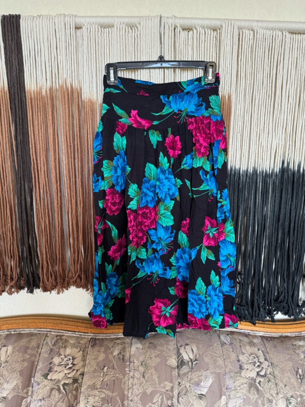 Beautiful, vibrant floral print California Krush midi skirt; excellent condition